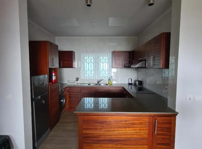 Apartment Crystal Shores Self Catering - Beau Vallon, Seychelles *