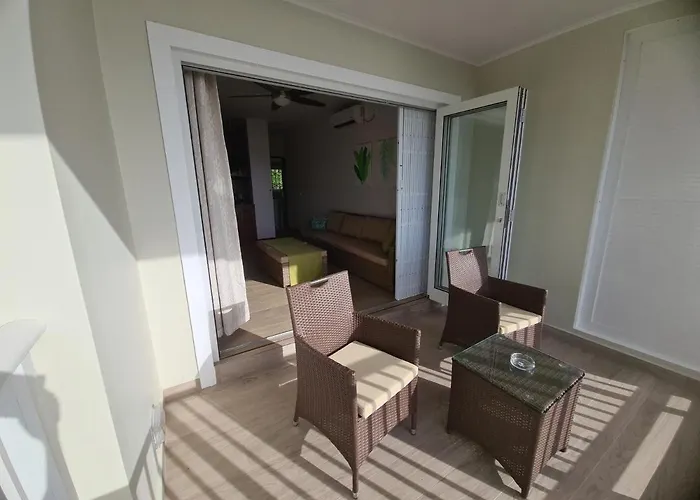 Crystal Shores Self Catering - Beau Vallon, Seychelles Apartment