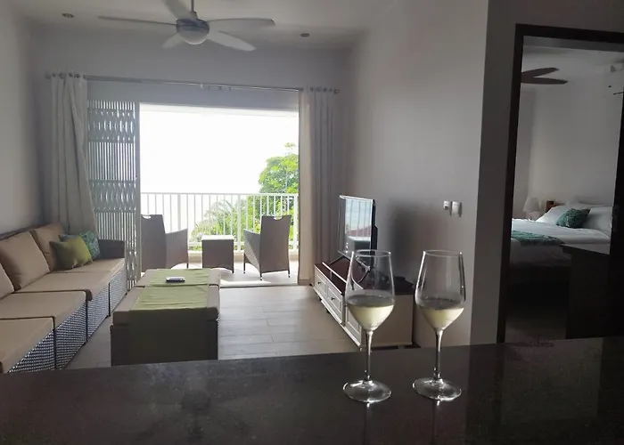 Crystal Shores Self Catering - Beau Vallon, Seychelles Apartment