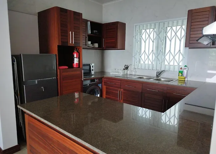 Crystal Shores Self Catering - Beau Vallon, Seychelles Apartment *