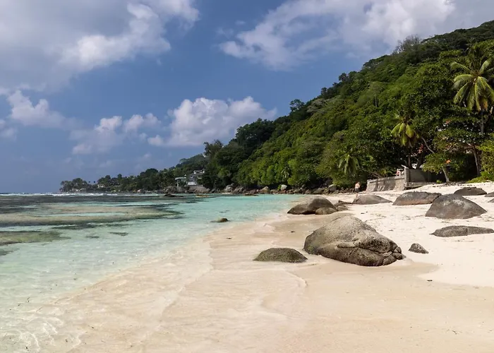 Crystal Shores Self Catering - Beau Vallon, Seychelles Apartment