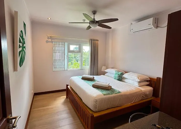 Crystal Shores Self Catering - Beau Vallon, Seychelles *